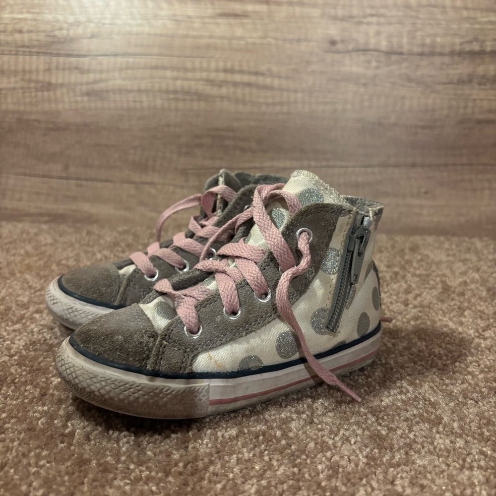 Kids High-Top converse Sneakers with Pink Laces